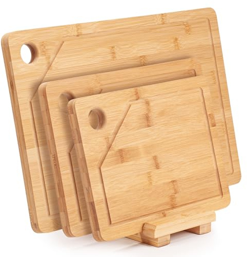 Woodluv Set of 3 Chopping Boards with Stand Cutting Board Set Serving Chopping Board Trio with Juice Grooves, 45 x 30 x 1.8 cm, 33 x 23 x 1.8 cm and 28 x 21 x 1.8 cm