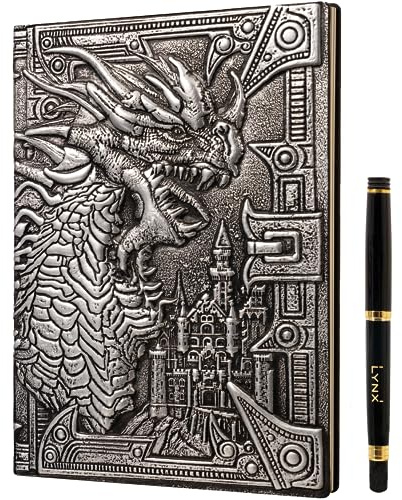 Anteckningsbok för DND / Journal, bok i läderimitation med 200 sidor & drake i 3D-silver samt penna – Perfekt för Dungeons & Dragons/D&D. Nördigt tillbehör och fantasigåva för spelledare & spelare, män och kvinnor.