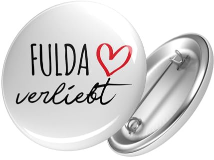 Huuraa Button Fulda verliebt Ansteckbutton 25mm mit Namen deiner lieblings Stadt Geschenk Idee für Freunde und Familie