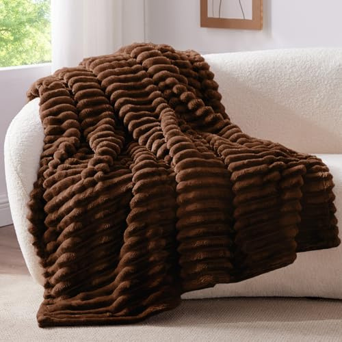 BEDELITE Kuscheldecke Flauschig Decke Klein - weiche Flanell Decken Dunkelbraun 125x150 für Sofa, Deko Streifen Cord Fleecedecke als Sofaüberwurf für Wohnzimmer, Throw Blanket Wide Use