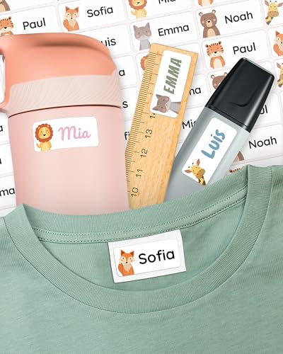 melu kids® Namensaufkleber für Kinder - Kleidung & Gegenstände (60 Stück) Kita/Schule - Namensschilder für Kleidung waschmaschinenfest und personalisiert (weiß)
