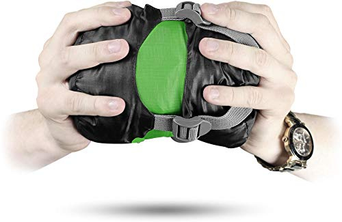 normani Ultralight Schlafsack Runty KOMPAKTE GRÖßE! 3D Mikrofaser Microtech Füllung, wasserdichter Sommerschlafsack Oliv 210 cm x 75 cm x 60 cm (Links)