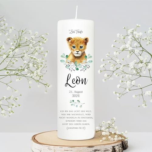 Wandtattoo Loft Taufkerze Junge oder Mädchen mit Taufspruch, Motiv mit Löwen Baby, 25cm x 8cm, personalisierte Kerze, bedruckte Kerze zur Taufe, Stumpenkerze, Geburtskerze, individuelles Taufgeschenk