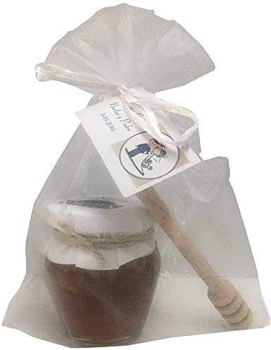 Detalle de tarro de miel con nueces acompañado de palito catador en bolsa de organza (Pack 24 ud)