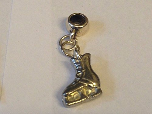 Giftsforall TG283 Charm mit Schlittschuh-Eishockeyschuh, 1,4 cm x 1,5 cm, mit 5 mm Loch für Charm-Armband, von Derbyshire UK