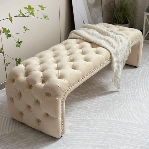 Cómodo banco de almacenamiento tapizado con botones, esquinas redondas, perfecto para dormitorio, sala de estar, entrada, asiento beige de 63 pulgadas para armario o mesita de noche.
