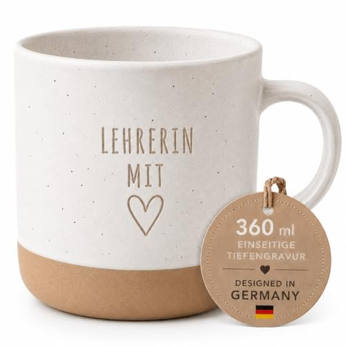 HerzHolzPapier® Lehrerin Tasse – Steingut Kaffeetasse 360 ml – „Lehrerin mit Herz“ – Spülmaschinen- & Mikrowellenfest – Geschenk für Lehrerinnen, Tasse Lehrerin, Abschied, Keramikbecher