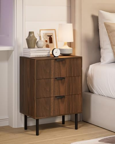 Apetaccat Mesita de Noche 3 cajones, Mueble de Noche Moderno con Patas de Metal, mesita de Noche Acanalada, mesita Auxiliar para Dormitorio, salón o despacho, Nogal