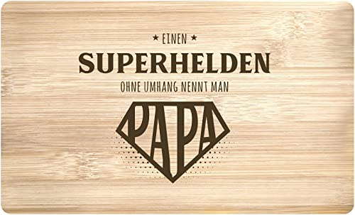 Tassenbrennerei Frühstücksbrettchen - Einen Superhelden ohne Umhang nennt man Papa - Echtholz Made in Germany - Geschenk lustig mit Spruch (Vater)