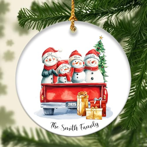 Personalisierte Familien Weihnachtsschmuck 2025, Personalisierter Roter LKW Weihnachtsanhänger Keramik Hängen mit 2/3/4/5/6/7/8 Familiennamen, Weihnachtsanhänger für Freunde Familie