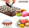 Gamrong Tapis de Cuisson Macarons en Silicone, 48 Capacité Macaron Cuisson Tapis t avec Poche à Douille et 5 Douilles, Anti-adhérent Moule Plaque à Macarons pour Dessert Gâteaux