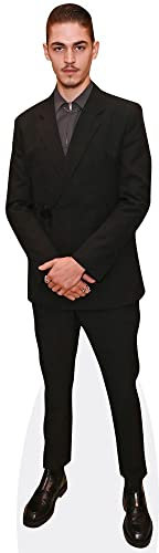 Hero Fiennes Tiffin (Black Suit) Silhouette en carton Grandeur Nature