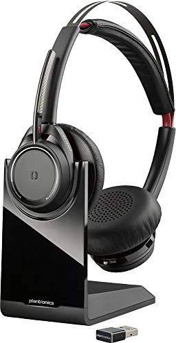 Poly - Voyager Focus UC mit Ladeständer (Plantronics) - Bluetooth Dual-Ear (Stereo) Headset mit Boom Mic - USB-C Kompatibel mit PC und Mac - Aktive Geräuschunterdrückung - Teams, Zoom & mehr
