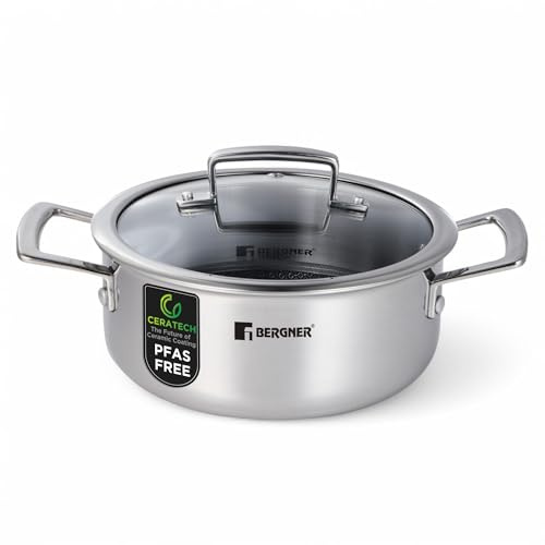 Bergner STEELBLUE | Olla híbrida Tri-Ply sin PFAS 24 cm con tapa de vidrio | Recubrimiento cerámico CERATECH | Acero inoxidable | 3 capas | Apto Inducción | Resistente Arañazos | Estructura de panal