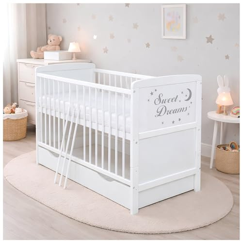 Baby Delux Babybett Kinderbett umbaubar zum Juniorbett weiß 140x70 Schublade Matratze mit Motiv Sweet Dreams (mit Kokos-Buchweizen-Matratze 140x70x9 cm)
