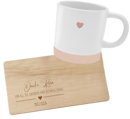 AWASG Frühstücksbrettchen Geschenk Erzieherin - Personalisiert mit Namen - Graviertes Holzbrett mit Spruch - Abschluss Abschied Kita Kindergarten - Buche 22x12 cm inklusive Tasse