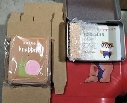 BIROYAL 56 Meilensteinkarten Baby Mädchen und Junge | Monatskarten Baby 1-12 monate mit Holzsockel & Metallbox | Karten Meilensteine | Geschenk zur Geburt & Babyshowerparty | Willkommensgeschenk