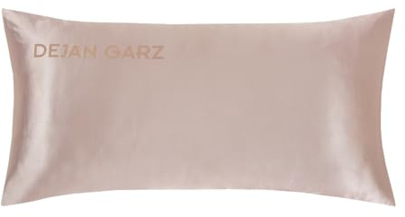 Dejan Garz Satin Kopfkissenbezug 40x80 cm – Cloud Beige – Haarschonender Satinkissenbezug für Haare & Haut – Weniger Haarbruch & Anti-Frizz – Für ruhige Nächte & EIN Komfortables Schlafgefühl, Vegan