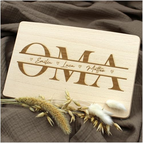 VmG-Store Individuelles Frühstücksbrettchen 23,5x15cm Schneidebrett mit Gravur personalisiert als Geschenk zum Geburtstag Brotzeitbrett mit Spruch bedruckt (03 Oma, Mit Wunschname)