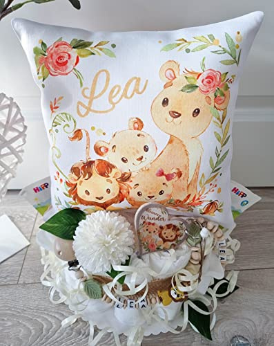 Windeltorte mit Name - Kuschelkissen Löwen Babys Mädchen I Schnullerkette & Greifling - Geschenk, Babyparty, Geburt oder Taufe + auf Wunsch, gratis Grußkärtchen
