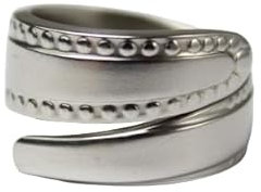 Besteck-Schmuckring, ungefähr Größe 56 (17,8 mm), gefertigt aus Besteck.