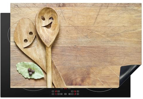 KitchenYeah© Herdabdeckplatte Einteilig Küche Herdabdeckung Induktionsfeld | 80x52 cm - Ceranfeld Herdabdeckplatten Vinyl Matte Aufrollbar Holz - Löffel - Braun - Smiley