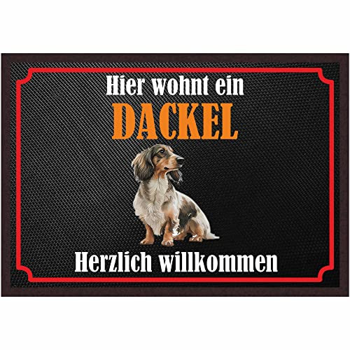 INDIGOS UG Fussmatte Hund - Dackel - Bedruckt 50x35 cm mit lustigem Spruch - schwarz - Hier wohnt EIN…. - Türmatte - Schmutzfangmatte für Tür und Hausflur