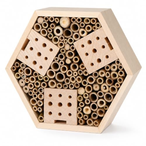MIJOMA Insektenhotel sechseckig aus Holz für Garten & Balkon, 22,5 cm | Naturbelassen, mit Bambusröhrchen, ca. 7,4 cm tief, für Terrasse, Hauswand, Outdoorbereich & dekorative Nisthilfe