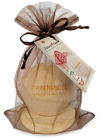 Zirben Familie - bekannt aus dem Fachhandel & der Hotellerie 70 mm ZirbenKugel mit Gravur mit praktischem Ablageteller hergestellt aus ZirbenHolz