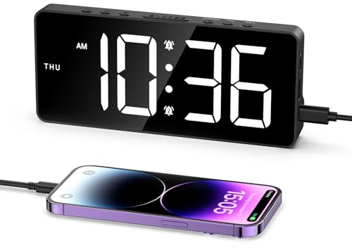 OQIMAX Digitaler Wecker mit 2 Alarme, LED Digitaluhr mit 2 Ladeanschluss, Digital Tischuhr mit Datum, Snooze, 12/24H, DST, Helligkeit und Lautstärke Regelbar, Digital Uhr USB/Batterie Angetrieben