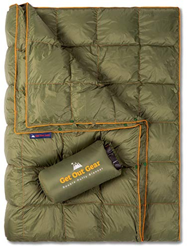 Get Out Gear dubbel puffig campingfilt – extra puffig, packbar, lätt och varm | perfekt för utomhus, resor, arena, festivaler, strand, hängmatta | vattentåligt campingtäcke (oliv/orange)