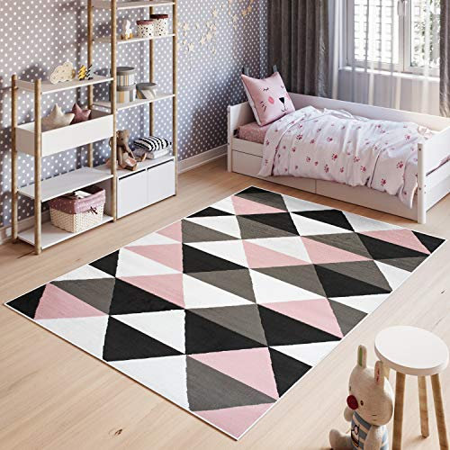 TAPISO Pinky Teppich Kurzflor Kinderteppich Kinderzimmer Rosa Weiß Schwarz Modern Geometrisch Dreieck Spielteppich ÖKOTEX 140 x 200 cm