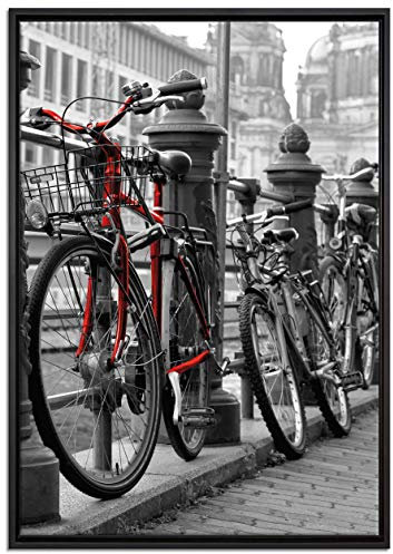 Pixxprint Fahrräder an Wasserstraße schwarz, weiß Leinwandbild 100x70 cm im Bilderahmen, Wandbild, Schattenfugenrahmen, Kein Poster