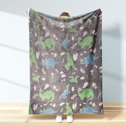 BDKCYO Manta Que Brilla en la Oscuridad. Manta Infantil con Dibujos Animados de Dinosaurios excavadoras y vehículos de construcción. Manta acogedora para niños y niñas. Manta para sofá (A, 130x150cm)