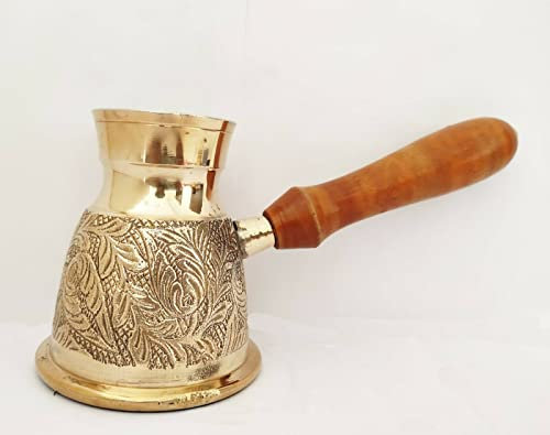 Sharvgun Caffettiera turca araba greca dorata in ottone, caffettiera Cezve Ibrik Briki con manico in legno (piccola - 200 ml) foglia ramo inciso