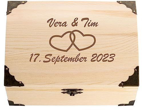 4youDesign Holzkiste, Schatztruhe zur Hochzeit mit Gravur – Motiv Herzen 2 Namen & Datum – Hochzeitsgeschenk für Brautpaar – Perfekt als Verpackung oder Geldgeschenk – L18xB13xH10cm