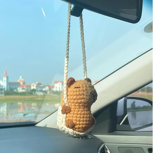Kireida Schwingender Capybara Auto Anhänger Neu Wasserschwein Geschenk Rückspiegel Anhänger Schwingendes Ornament Süße Spiegel Deko Hängender Anhänger Armaturenbrett Deko