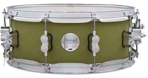 Pacific Drums Concept Maple Snare, 35,6 cm x 14 cm, Satin Olive Finish Ply | Har ett 10-lagers europeiskt lönnskal och högkvalitativ DW trumhårdvara