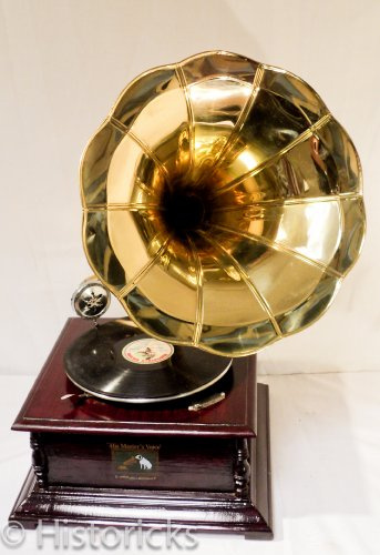 Replica del giradischi RCA Victor con base quadrata e corno in ottone di THE MORE SHOP