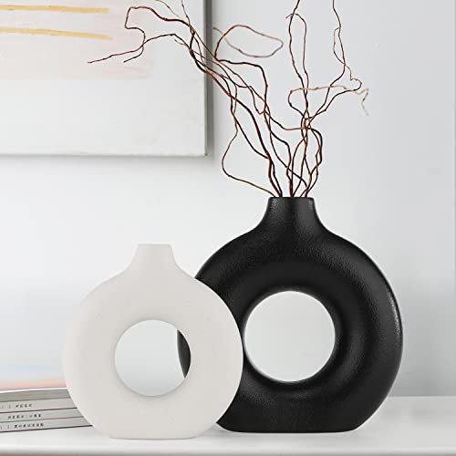 Sawoake Weiße+Schwarze Donut Keramik Vase Satz von 2 für Moderne Home Decor, Runde Matte Vasen für Pampasgras, Neutral Boho Nordic Minimalismus Stil Blumenvasen（Groß Schwarze+klein Weiße）