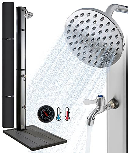 Arebos Solardusche 35L & Bodenelement Anthrazit | inklusive Abdeckhaube | mit integriertem Thermometer & Fußdusche | mit Gartenschlauch-Anschluss | Wassertemperatur bis 60°C | Silber-Schwarz
