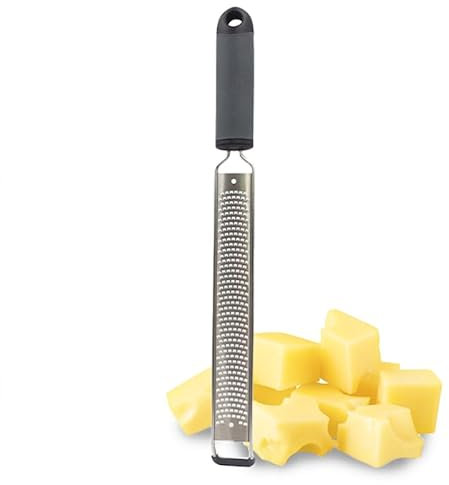VIRSUS Grattugia Formaggio Manuale 1283, Misura 39x3,5 cm, Manico Antiscivolo, Lama Fine in Acciaio Inox, Copertura di Sicurezza, per Formaggi, Limone, Zenzero, Cioccolato, Noce Moscata (1)
