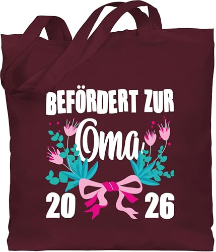 Shirtracer Baumwolltasche - Geschenk - Befördert zur Oma 2026 mit Blumen - weiß - Unisize - Bordeauxrot - geschenke für werdende omas bag for grandma omi großeltern werden beutel die kleinigkeit