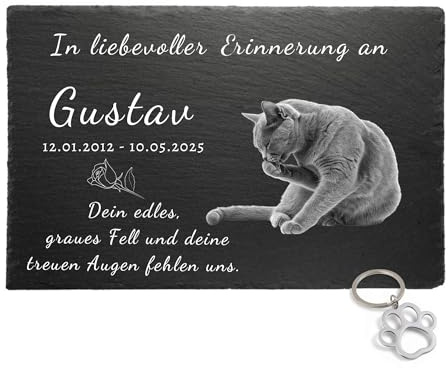 Personalisierte Katze Gedenktafel aus Schiefer – Grabstein Katze sitzend für draußen wetterfester Gedenkstein mit Bild & Wunschtext Gravur 30x15cm / 30x20cm / 40x30cm inkl. Pfoten-Schlüsselanhänger
