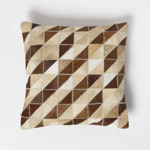 Homescapes Fellkissen braun-Creme-beige 45x45 cm, Patchwork-Kissen Dreieck-Streifen, Lederkissen mit Füllung