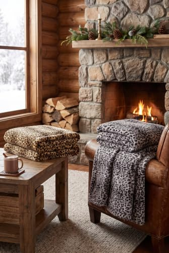 Wohndecke Luxuriöse Schnee Leopard 150x200 cm – Kuscheldecke mit Tierprint & Felldecken-Optik, Cashmere Soft Touch Feeling, Coral Fleece Sofadecke, extra weich & warm für Sofa und Bett