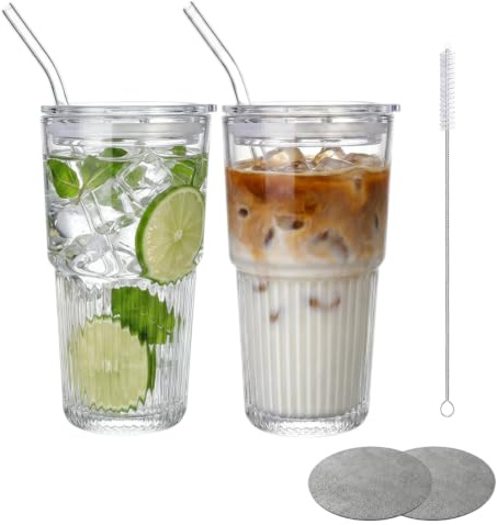 Set 2 Vasos Estriados 550ml, Vaso Cristal con Tapa y Pajita，Tapa Deslizante, Antiderrame, Vaso con Pajita para Café Helado y Smoothie, Vasos con Tapa Aptos Lavavajillas, Incluye Cepillo y 2 Posavasos