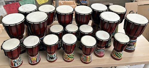 Djemben für Schulen & Jugendgruppen Großpackung mit 30 gemischten Djembe-Trommeln; 10 x 30 cm hohe Mittelklasse-Djembe und 10 x 20 cm hohe Starter-Djembe