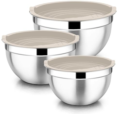 Joyfair Rührschüssel, 3-teilig Edelstahl Schüssel Salatschüssel mit Luftdichten Deckel, Stapelbar Metallschüssel zum Mischen/Servieren/Zubereitung, Spülmaschinenfest, 4.5L / 2.7L / 1.5L - Khaki