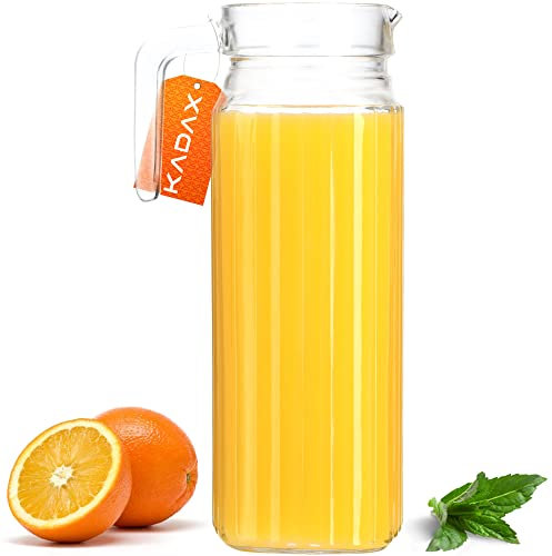 KADAX Brocca da Tavola in Vetro per Bevande Fredde, Caraffa Trasparente con Manico e Beccuccio per Servire Acqua, Succo, Limonata e Sangria (1.1 L)